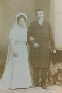 Min morfar Niels Christian Nielsen (fra Vejgaard i Saltum) og mormor Ane Marie Bertelsen (fra Søndergaard i Østrup ved Saltum) blev viet 16/8 1907 i Jetsmark kirke