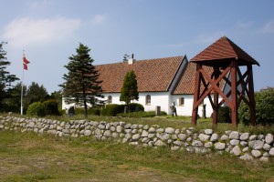 Råbjerg kirke med kirketårn